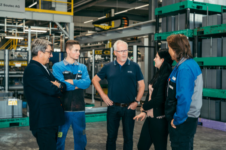 Mitarbeiter:innen der voestalpine