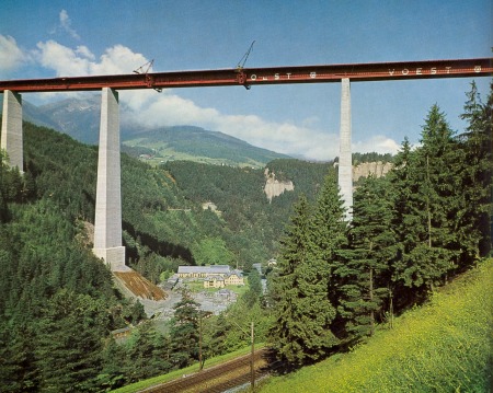 Assembly works on the steel structure of Europabrücke (1962)